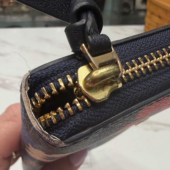 Tory Burch Navy Floral Zip-Around Wallet with Gold Logo - Picture 6 of 10